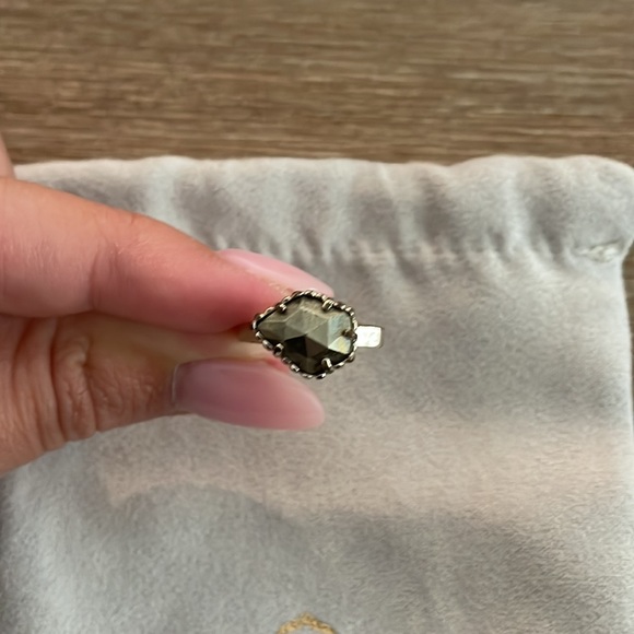 Kendra Scott ring, gold finish - Picture 2 of 4